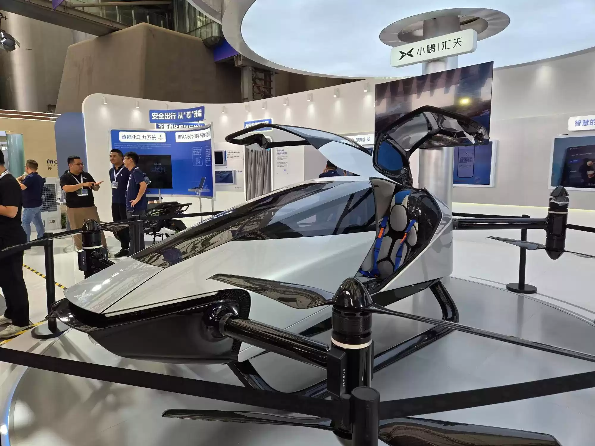 2025西方集体认怂！BBC都服气的5大中国黑科技，彻底改写全球规则