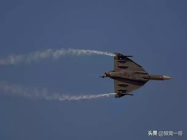迪拜火球彻底撕开印度遮羞布！中国空军优势，已不止是“领先一代”