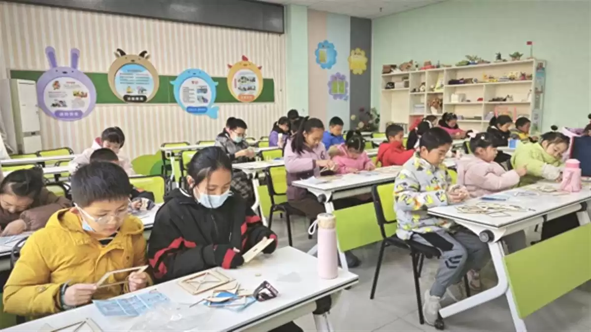 光影创想家:武汉青少年周末课堂亲手点燃3D投影奇迹! 光影创想家:武汉青少年周末课堂亲手点燃3D投影奇迹!