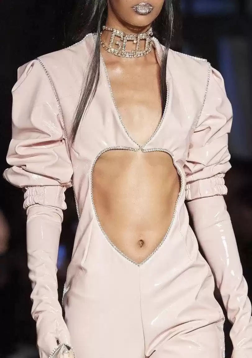 撩人于无形!跟Lisa学最高级细节穿搭术,你敢挑战吗? 撩人于无形!跟Lisa学最高级细节穿搭术,你敢挑战吗?