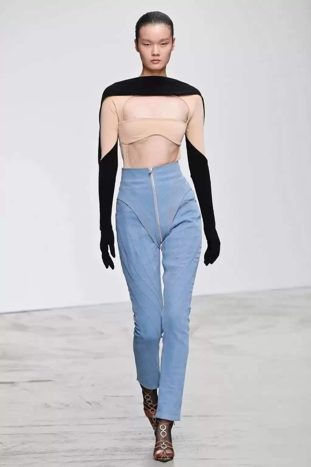 撩人于无形！跟Lisa学最高级细节穿搭术，你敢挑战吗？