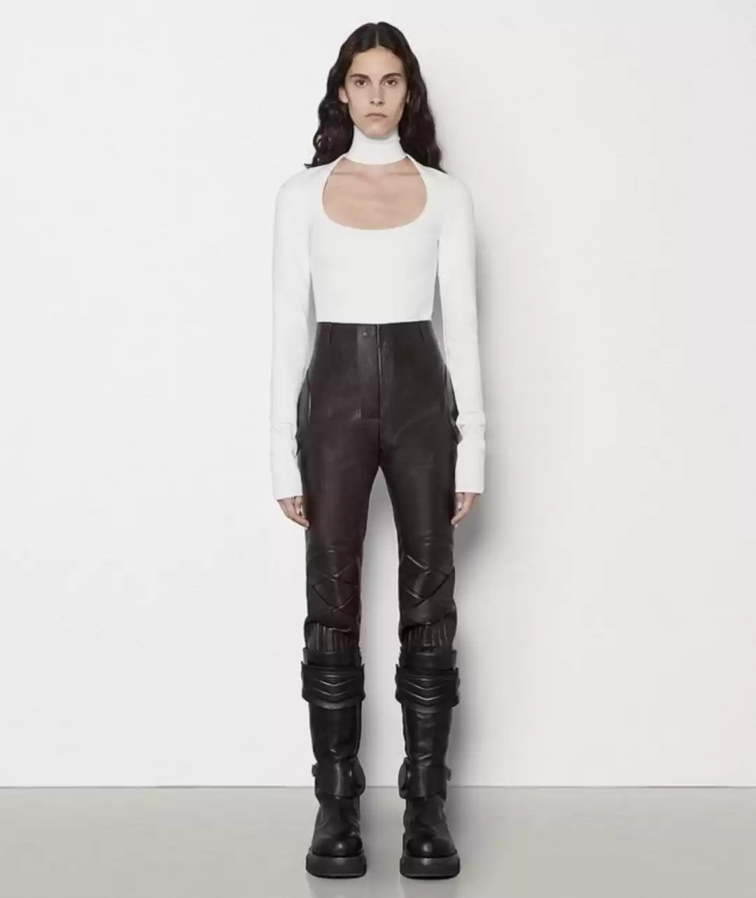 撩人于无形!跟Lisa学最高级细节穿搭术,你敢挑战吗? 撩人于无形!跟Lisa学最高级细节穿搭术,你敢挑战吗?