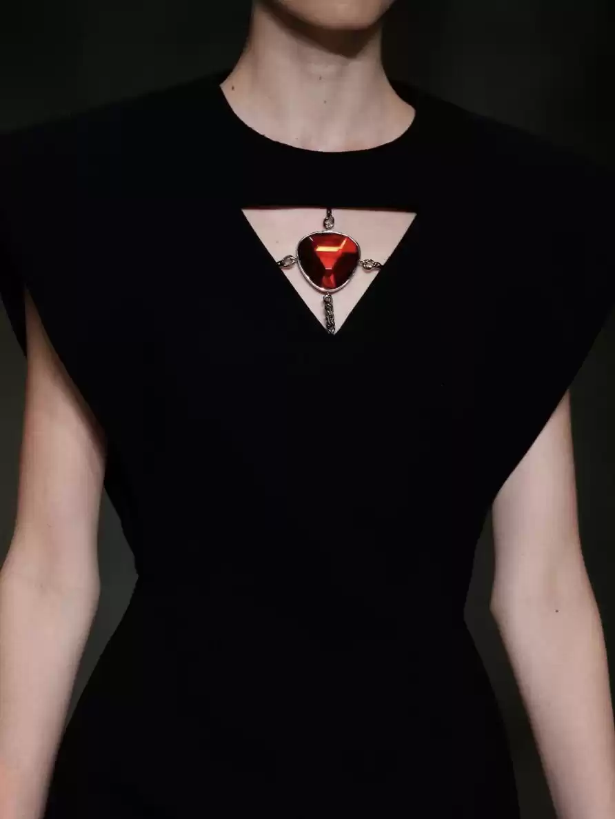 撩人于无形!跟Lisa学最高级细节穿搭术,你敢挑战吗? 撩人于无形!跟Lisa学最高级细节穿搭术,你敢挑战吗?