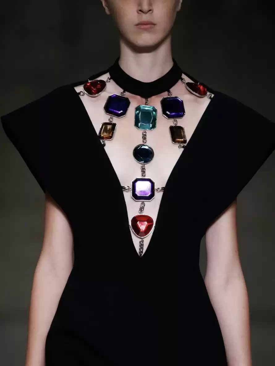 撩人于无形!跟Lisa学最高级细节穿搭术,你敢挑战吗? 撩人于无形!跟Lisa学最高级细节穿搭术,你敢挑战吗?