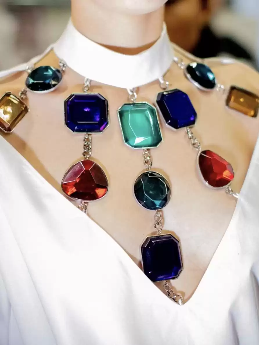 撩人于无形!跟Lisa学最高级细节穿搭术,你敢挑战吗? 撩人于无形!跟Lisa学最高级细节穿搭术,你敢挑战吗?