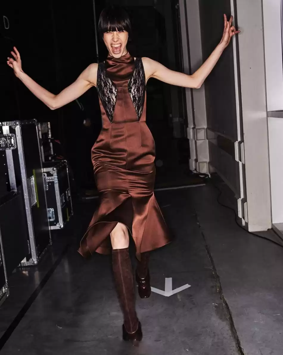 撩人于无形!跟Lisa学最高级细节穿搭术,你敢挑战吗? 撩人于无形!跟Lisa学最高级细节穿搭术,你敢挑战吗?