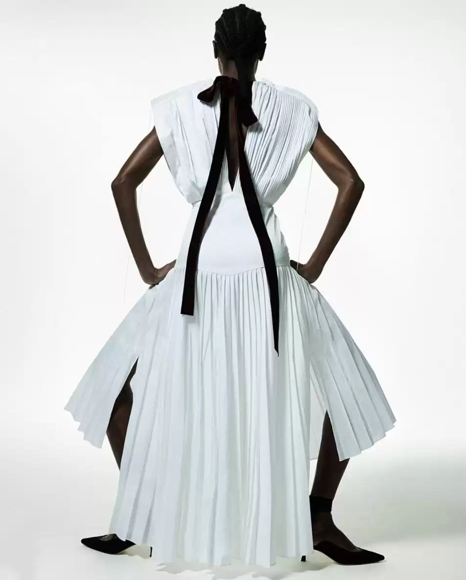 撩人于无形!跟Lisa学最高级细节穿搭术,你敢挑战吗? 撩人于无形!跟Lisa学最高级细节穿搭术,你敢挑战吗?