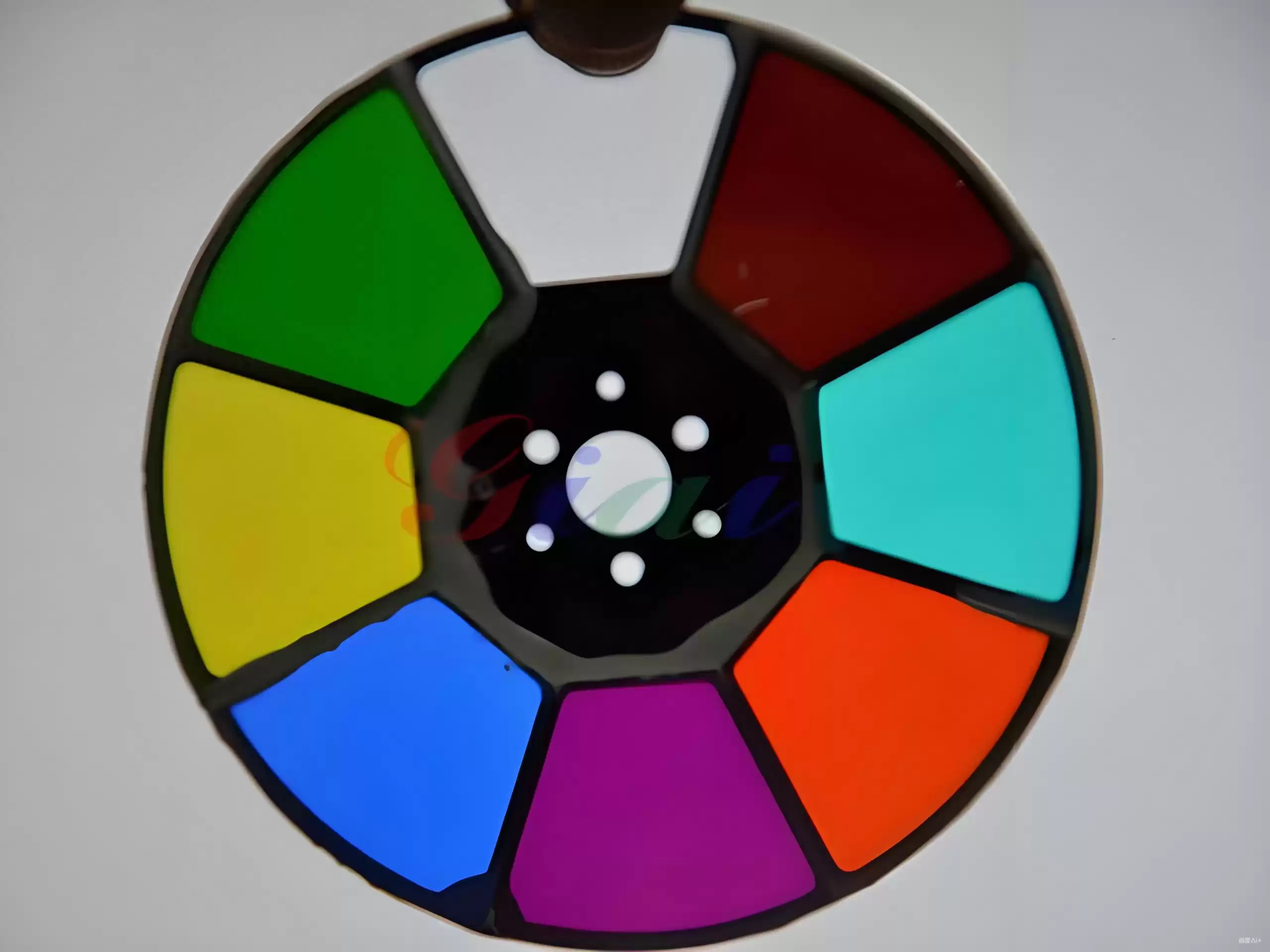 色轮镜大：投影仪的“彩色心脏”，每秒万转编织光影盛宴！