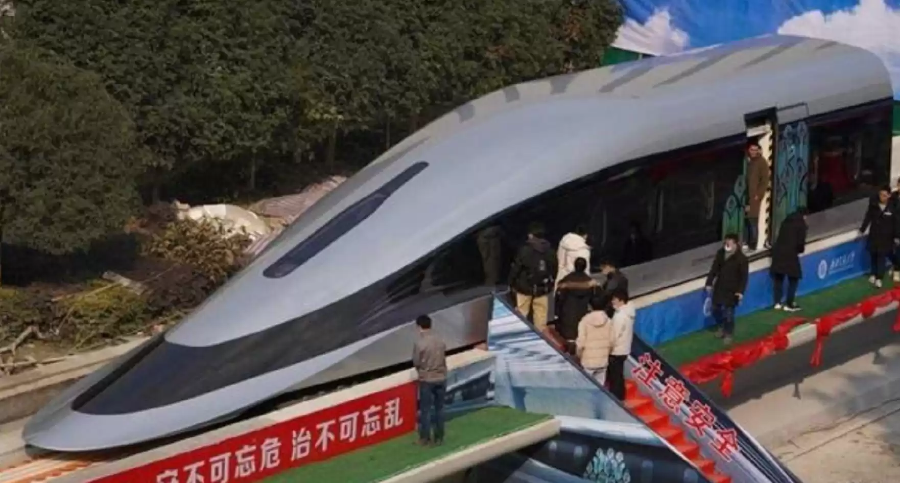 中国超级高铁颠覆想象：620kmh贴地飞行，技术自立粉碎“剽窃”谣言！