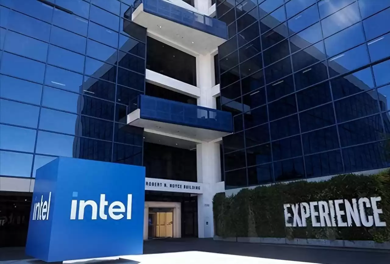 芯片霸权崩塌?中国技术反超,美国制造业陷末日危机! 芯片霸权崩塌?中国技术反超,美国制造业陷末日危机!