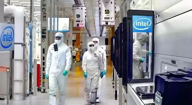 芯片霸权崩塌?中国技术反超,美国制造业陷末日危机! 芯片霸权崩塌?中国技术反超,美国制造业陷末日危机!