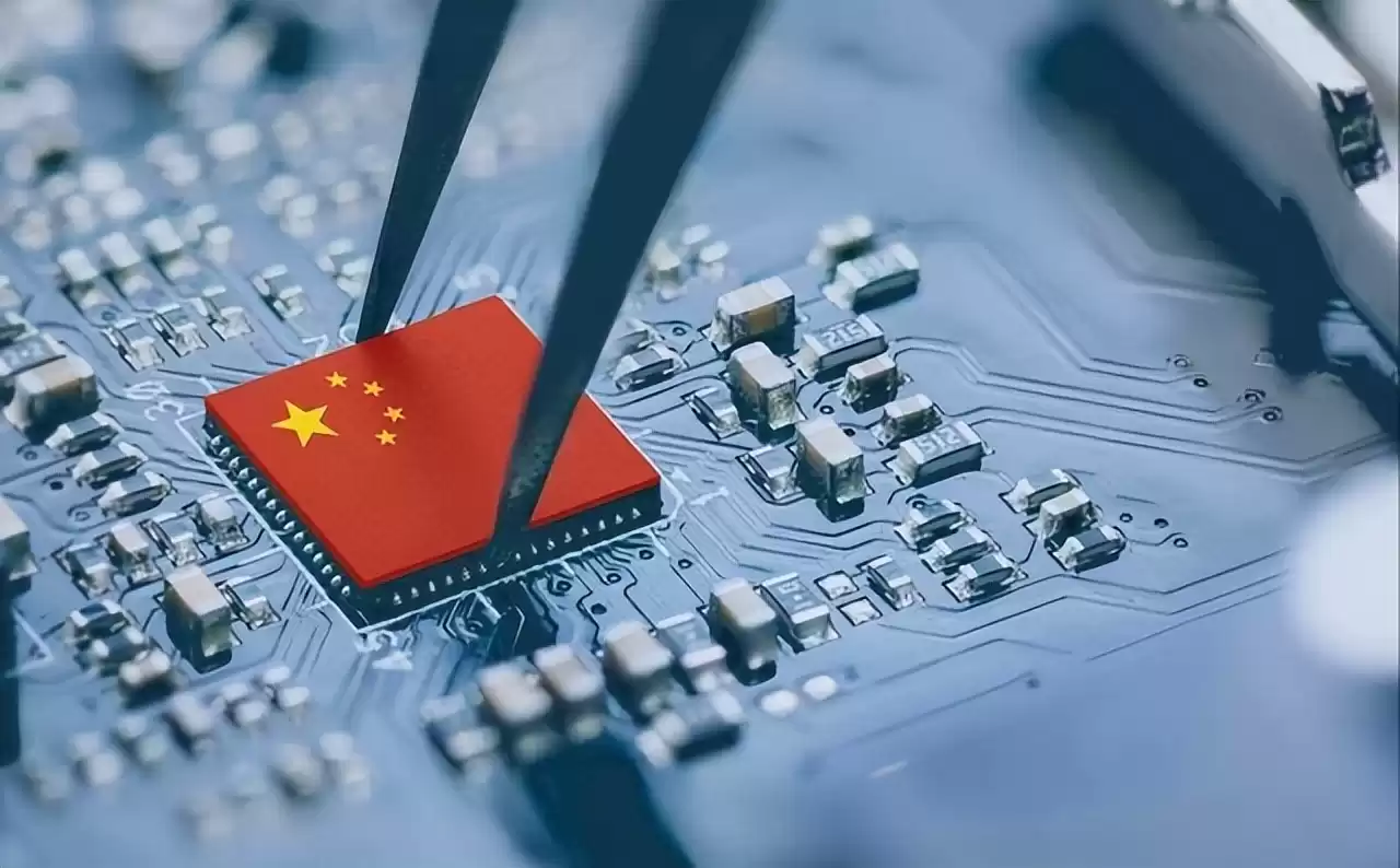 芯片霸权崩塌?中国技术反超,美国制造业陷末日危机! 芯片霸权崩塌?中国技术反超,美国制造业陷末日危机!