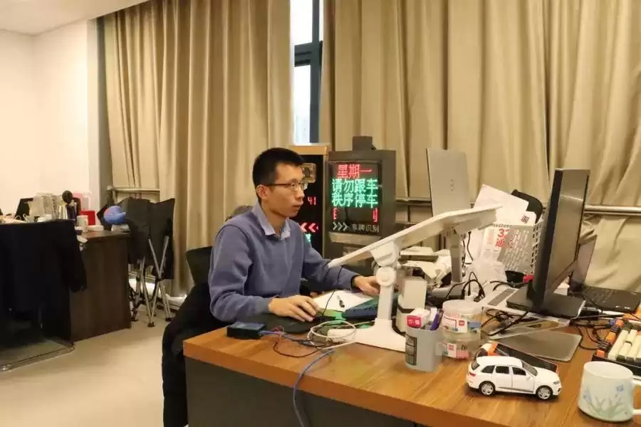 破局智慧停车:日照蓝能科技“新生代”研发团队的代码革命 破局智慧停车:日照蓝能科技“新生代”研发团队的代码革命