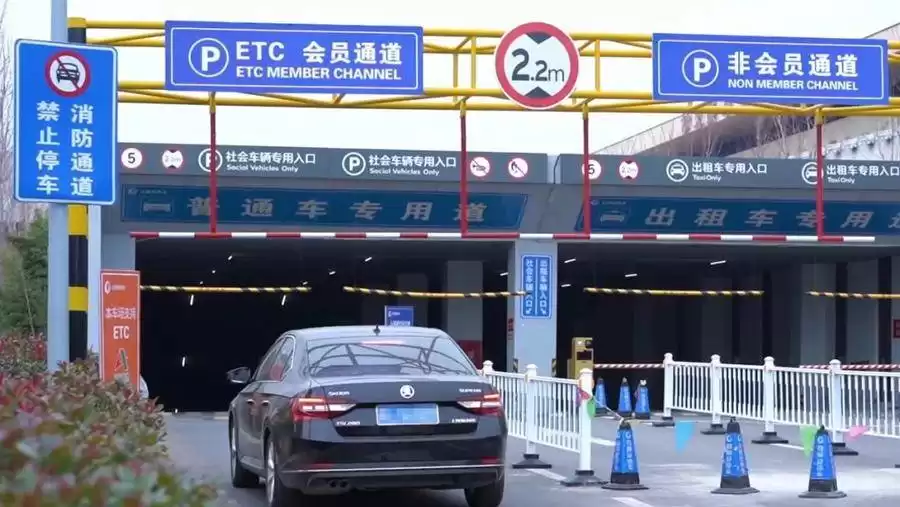 破局智慧停车:日照蓝能科技“新生代”研发团队的代码革命 破局智慧停车:日照蓝能科技“新生代”研发团队的代码革命
