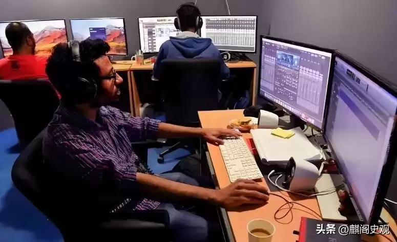 激战H-1B:硅谷巨头狂吸全球AI人才,印度IT遭遇“降维打击”? 激战H-1B:硅谷巨头狂吸全球AI人才,印度IT遭遇“降维打击”?