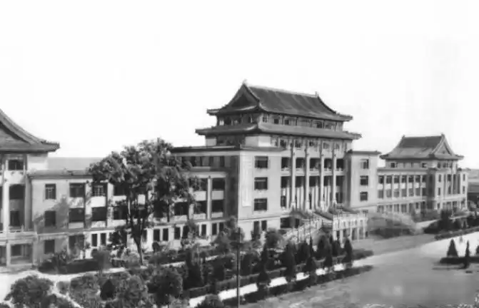 消失的工科巨擘：成都科大，本应跻身985的遗憾传奇