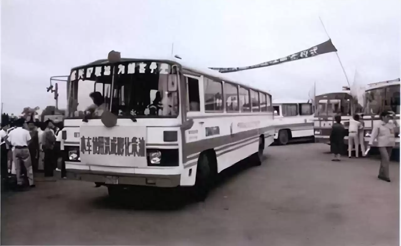 惊世骗局！水变油神话：12年狂揽4亿，魔术如何伪装成黑科技？