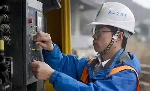 别信“毕业即失业”！通信工程已成黄金赛道，年薪百万不是梦！