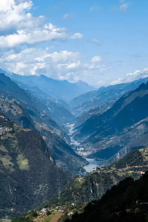 无人机飞跃天堑！怒江草果运输大变革，决胜“十四五”农业现代化收官战