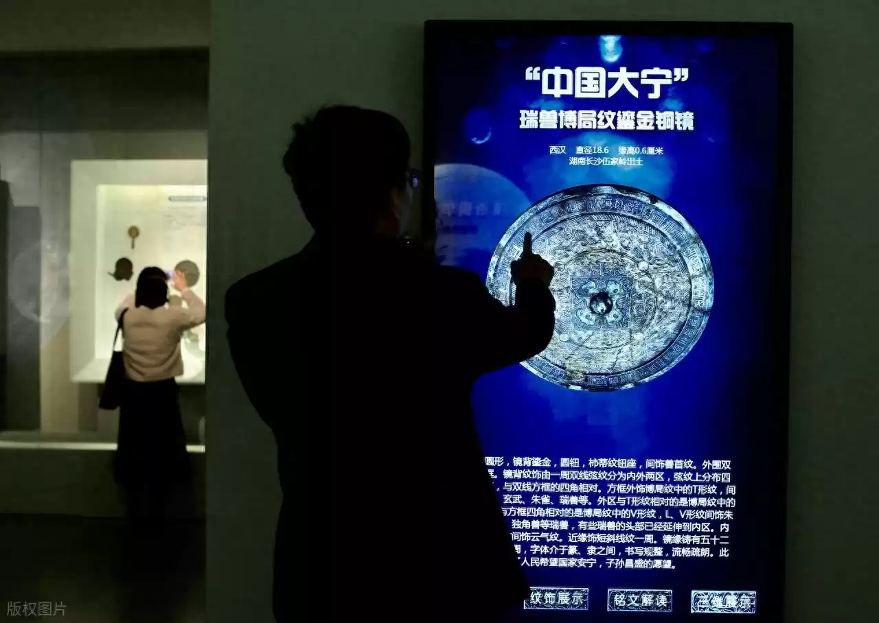 指尖上的黑科技：红外与电容触摸原理终极对决