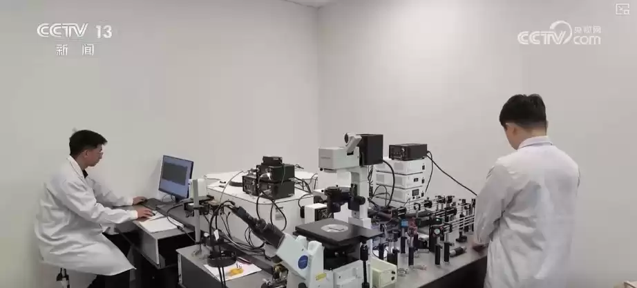 硬核突破！“能量外衣”点亮绝缘稀土，引爆下一代显示技术革命