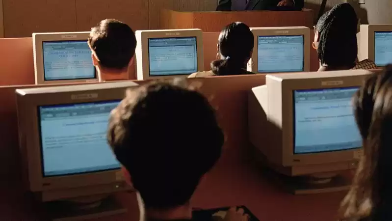 非技术背景转AI岗真相：产品经理可冲，项目经理慎入！