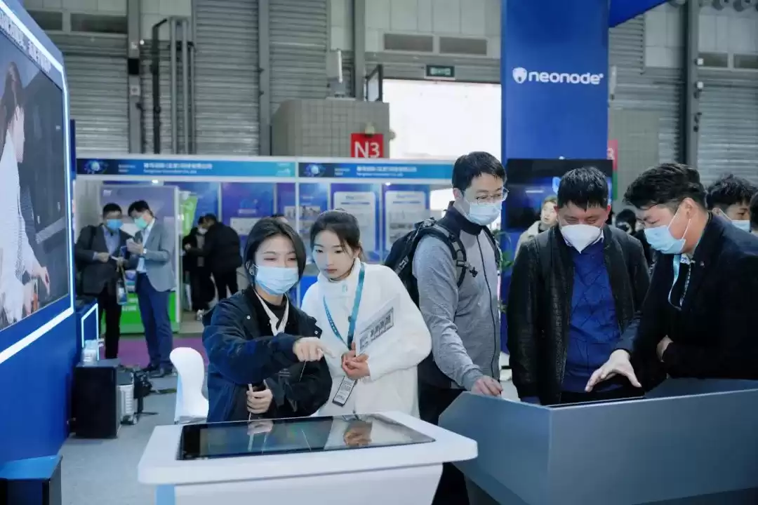 空中触控革命：东超科技“飞屏”技术引爆2023CVS，定义人机交互新纪元！