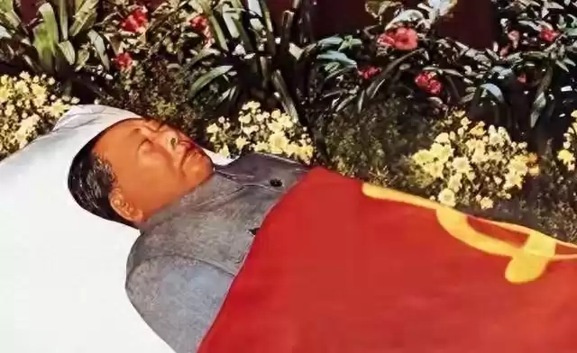 毛主席遗体不朽之谜：天价护理费背后的科学传奇