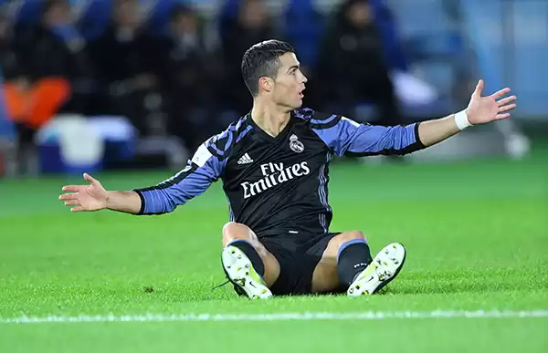 争议风暴！从C罗暴怒表情看，录像回放技术正在撕裂足球？