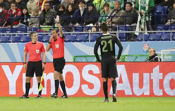 争议风暴！从C罗暴怒表情看，录像回放技术正在撕裂足球？