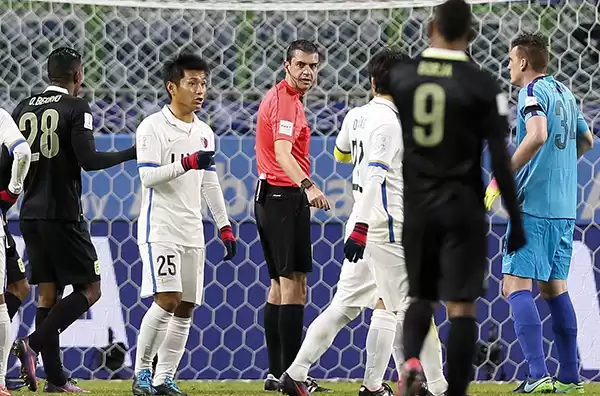 争议风暴！从C罗暴怒表情看，录像回放技术正在撕裂足球？