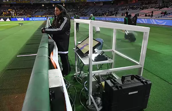 争议风暴！从C罗暴怒表情看，录像回放技术正在撕裂足球？