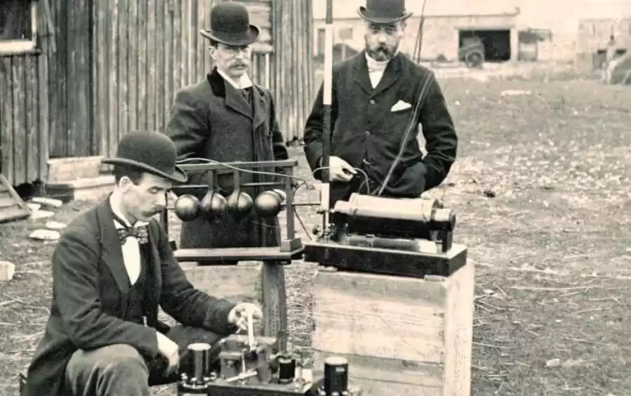 从“电迷”少年到通信之王：马可尼如何用无线电波叩开世界之门  世界无线电日特别回顾