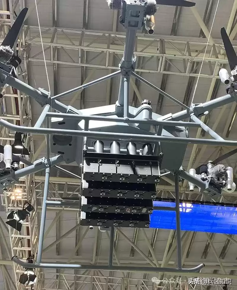 空中对决：以色列“金鹰”HS携“长钉”导弹，挑战中国“金雕”重型火力！