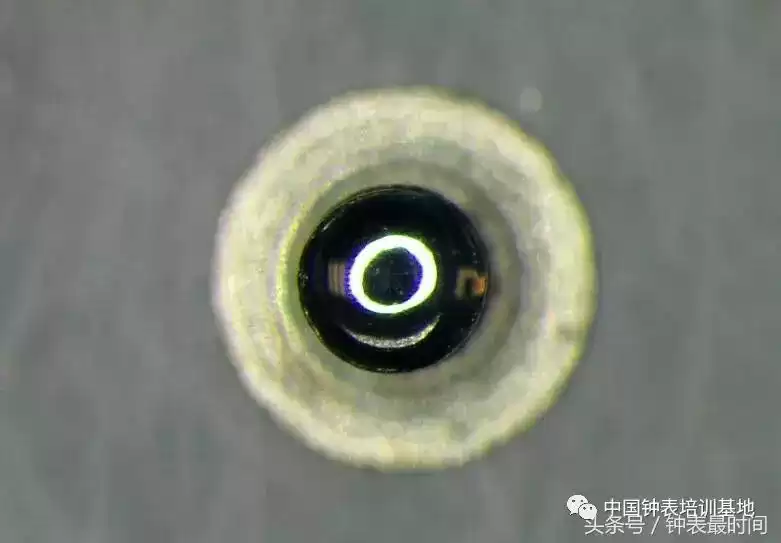 高级手表灵魂工艺大揭秘：镜面黑色抛光，极致光影的诞生！