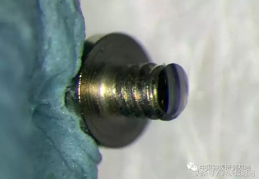 高级手表灵魂工艺大揭秘：镜面黑色抛光，极致光影的诞生！