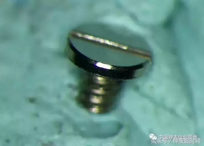 高级手表灵魂工艺大揭秘：镜面黑色抛光，极致光影的诞生！