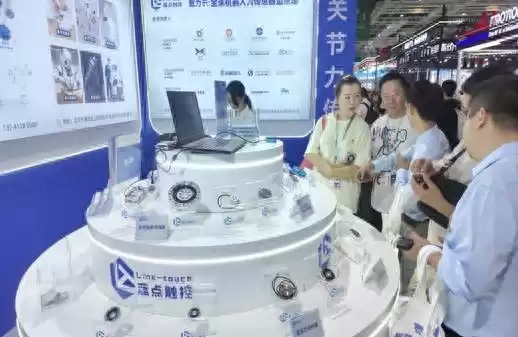 逆袭与领航：中国机器人产业链撕掉“技术依赖”标签，自主创新成果全面爆发！