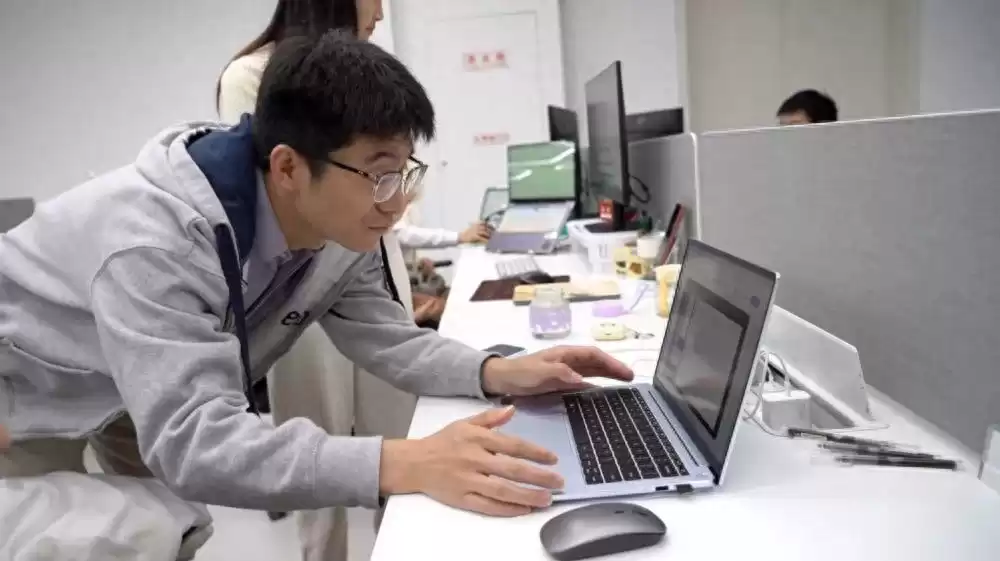 人工神经网络：诺贝尔奖背后的智能革命，从数学公式到颠覆未来