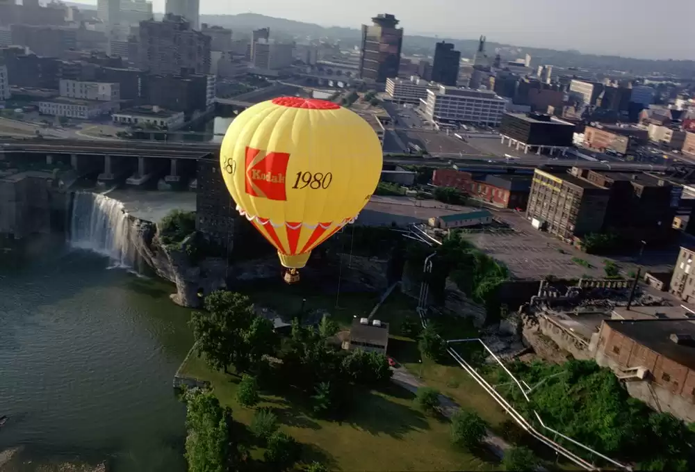 百年柯达：一部从巅峰到谷底的影像革命史诗