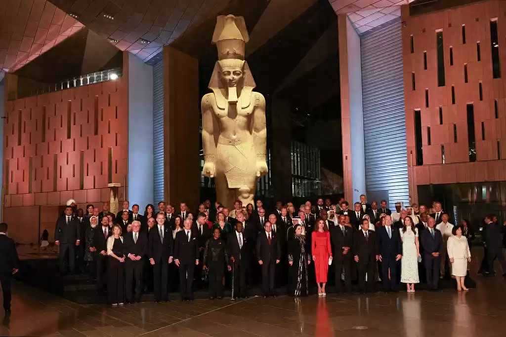 穿越时空的文明盛宴!大埃及博物馆开幕,多媒体技术让10万件文物“活”起来 穿越时空的文明盛宴!大埃及博物馆开幕,多媒体技术让10万件文物“活”起来