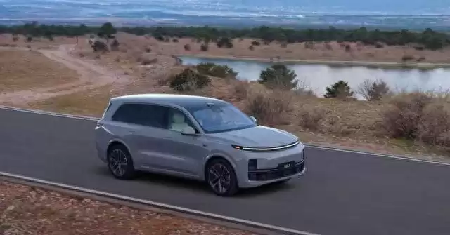 理想增程器生产线大升级!机器人让每颗螺丝都“没脾气” 理想增程器生产线大升级!机器人让每颗螺丝都“没脾气”