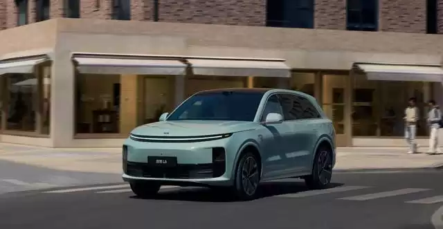 理想增程器生产线大升级!机器人让每颗螺丝都“没脾气” 理想增程器生产线大升级!机器人让每颗螺丝都“没脾气”