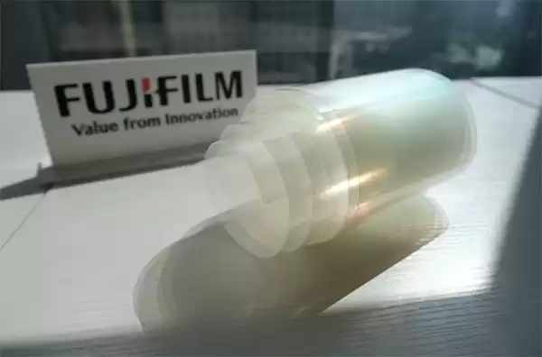 进博会黑科技爆光:一贴即变!普通玻璃秒变高清投影巨幕 进博会黑科技爆光:一贴即变!普通玻璃秒变高清投影巨幕