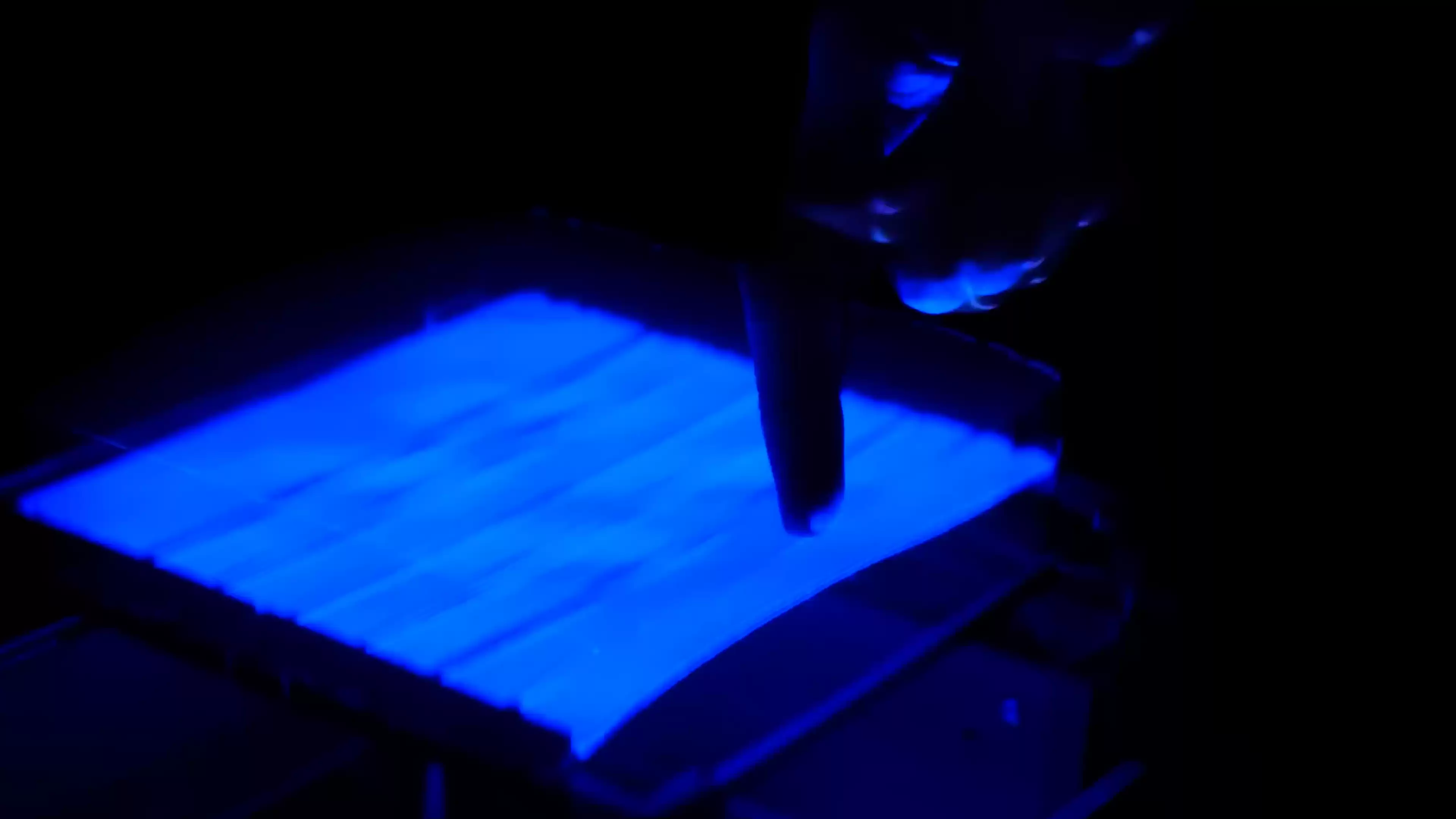 亲手触摸未来！全球首个可交互3D全息影像登场，抓、捏、戳，虚拟世界触手可及！