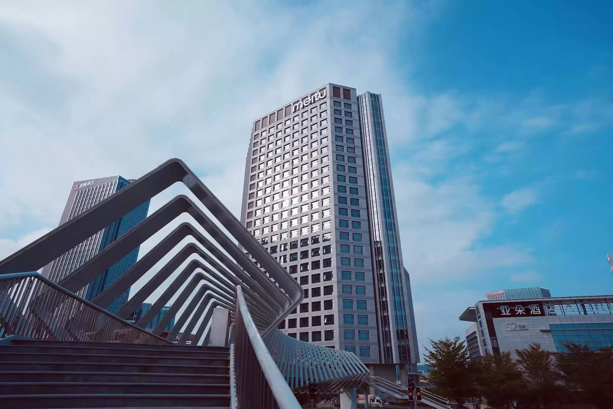 美图绝地反击：一场技术、市场与AI的生死博弈