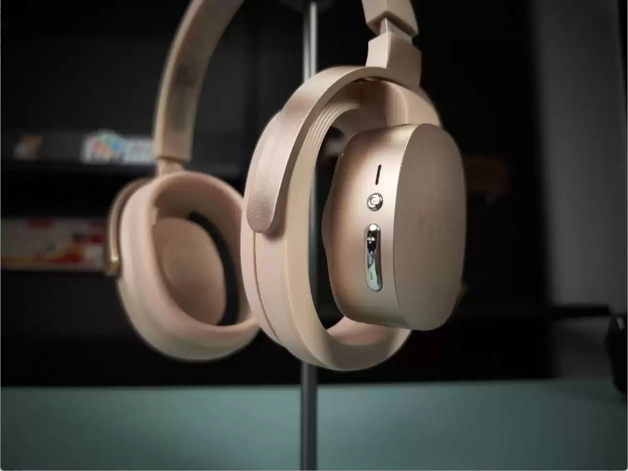 HTC杀回音频圈？这款“漏音神器”让我戴上就社死！