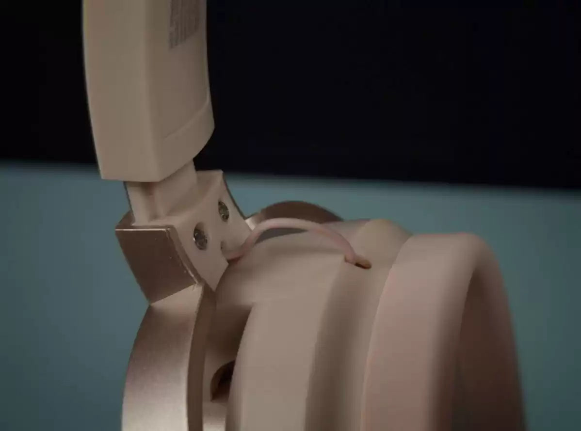 HTC杀回音频圈？这款“漏音神器”让我戴上就社死！