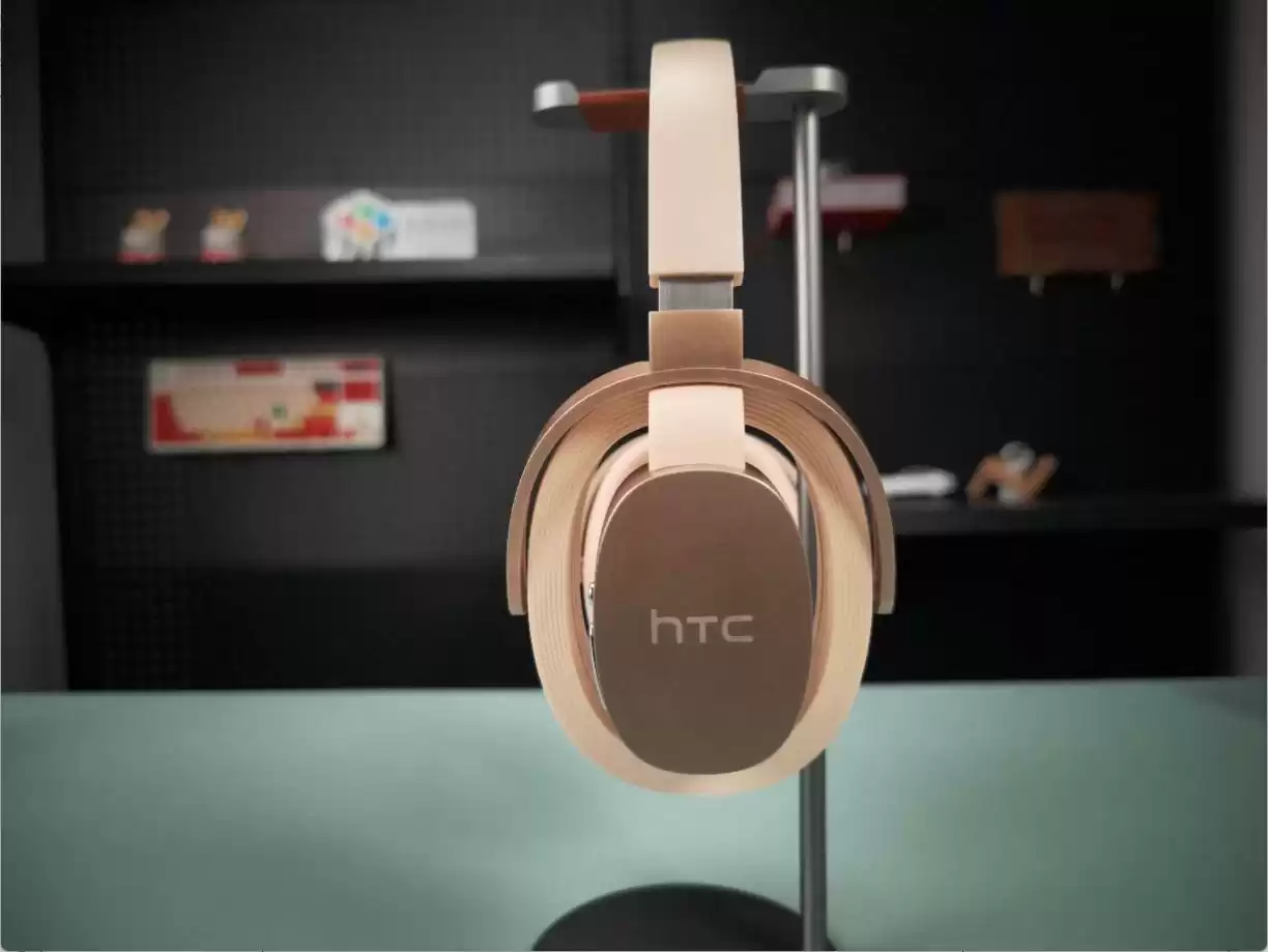 HTC杀回音频圈？这款“漏音神器”让我戴上就社死！