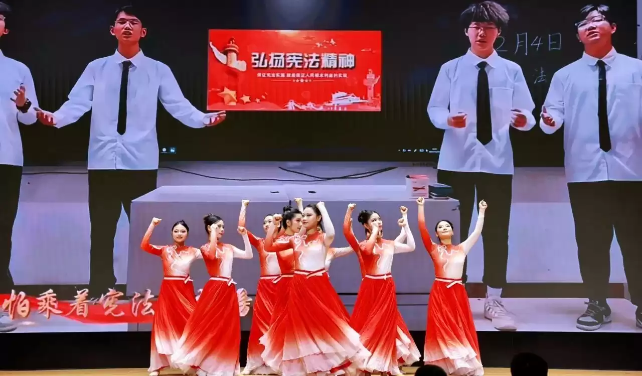 当法治“嘉年华”遇见青春校园，厚街国家宪法日这样“玩”出新花样！